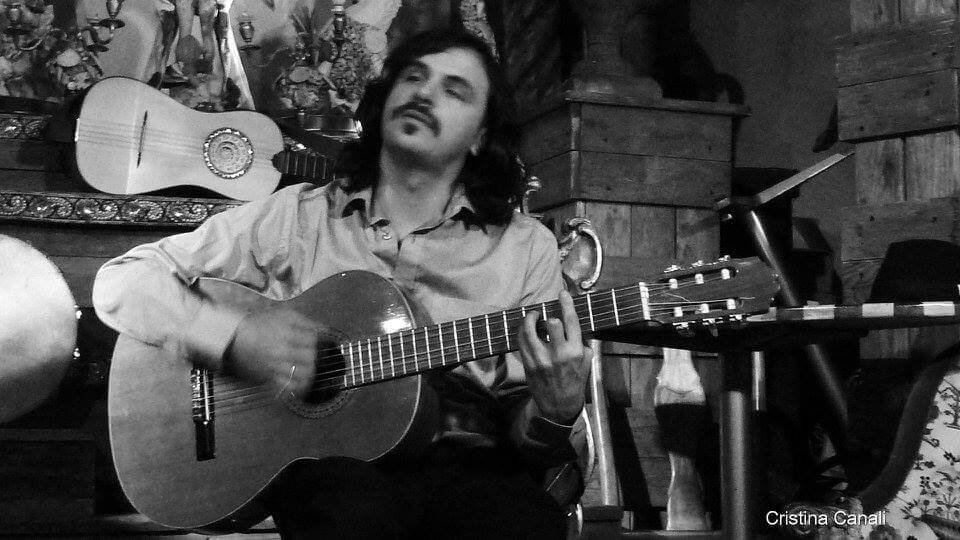Tcha Limberger playing guitar during the encounter, Rome 2016